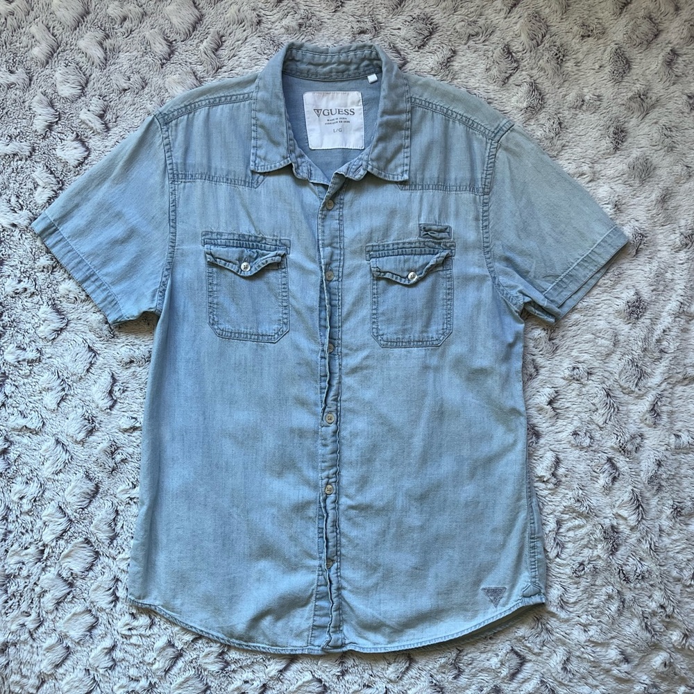Guess Women’s Large Light Wash Denim Short Sleeve Button Up